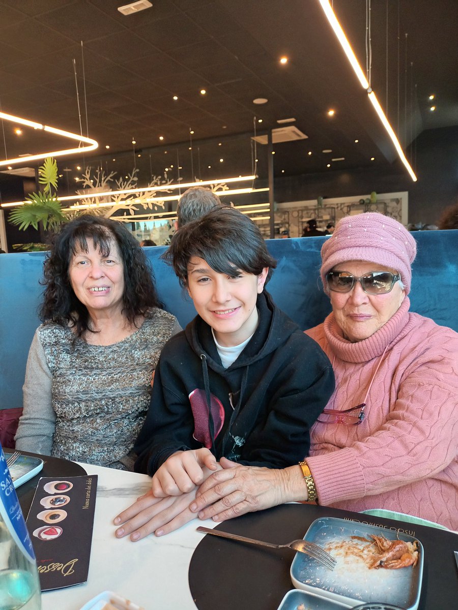 __Red_Hood__K's tweet photo. "Ma passi tutto il tuo tempo libero con figlio, nonna e mamma?".. Non tutto, ma più che posso, ché la vita mi ha insegnato che il tempo vola, e che rimandare credendo che ci sia sempre un poi, per dire e dimostrare il bene a chi lo dimostra a noi, porta solo a vivere di rimpianti https://t.co/ockgFhBRWo
