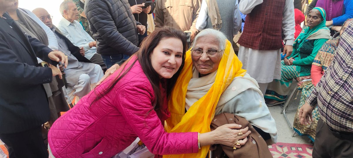 Sumitrabjp's tweet image. जनसैलाब का प्यार इस कदर मिलता है 
सारे जहां की ताक़त 
मिल जाती है 
@BJP4Delhi @blsanthosh @BJP4India @BJPMahilaMorcha 
#ModiOnceAgain #BJP #publichealth #महिला_उत्थान_मंडल