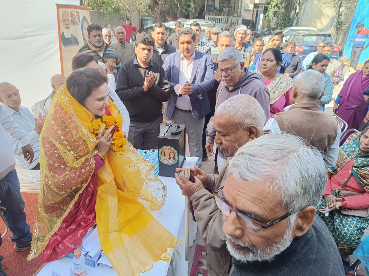 Sumitrabjp's tweet image. जनसैलाब का प्यार इस कदर मिलता है 
सारे जहां की ताक़त 
मिल जाती है 
@BJP4Delhi @blsanthosh @BJP4India @BJPMahilaMorcha 
#ModiOnceAgain #BJP #publichealth #महिला_उत्थान_मंडल