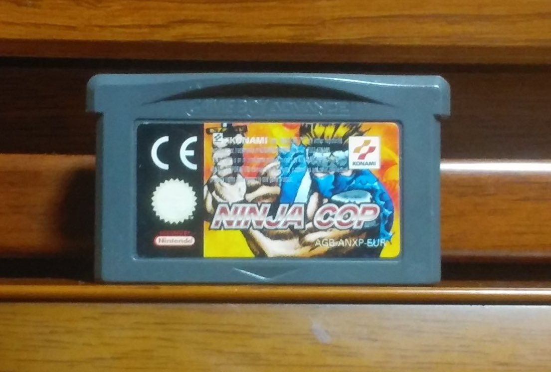 ヤフオクで落札されたこの「NINJA FIVE-O」、カセットのシール見たことないけど本物なんかな？

俺の記憶では写真3(拾い画)が北米版で、写真4がEU版と記憶してたけど…。