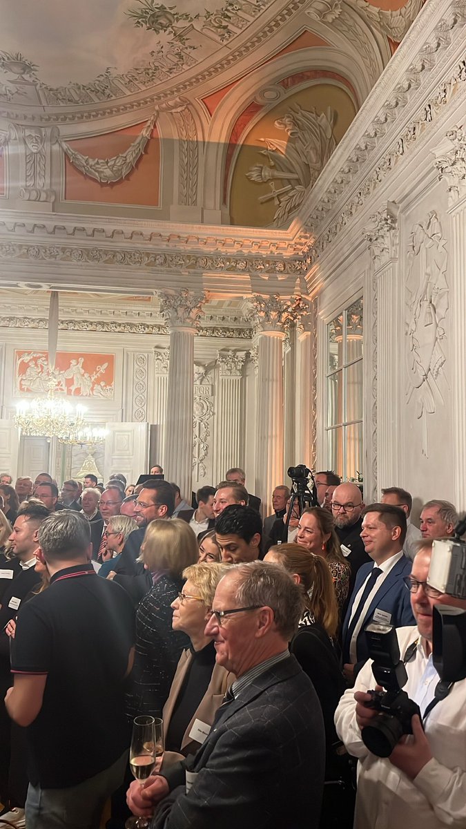 dannyfreymark's tweet photo. Am Freitag war @kaiwegner unser Ehrengast beim traditionellen Neujahrsempfang der CDU Lichtenberg mit mehr als 250 Gästen. Die Zeit ist reif für den Wechsel im Senat, um endlich auch den Außenbezirken wieder mehr politische Wertschätzung zukommen zu lassen. Noch 7 Tage. https://t.co/2mXRp5l8nJ