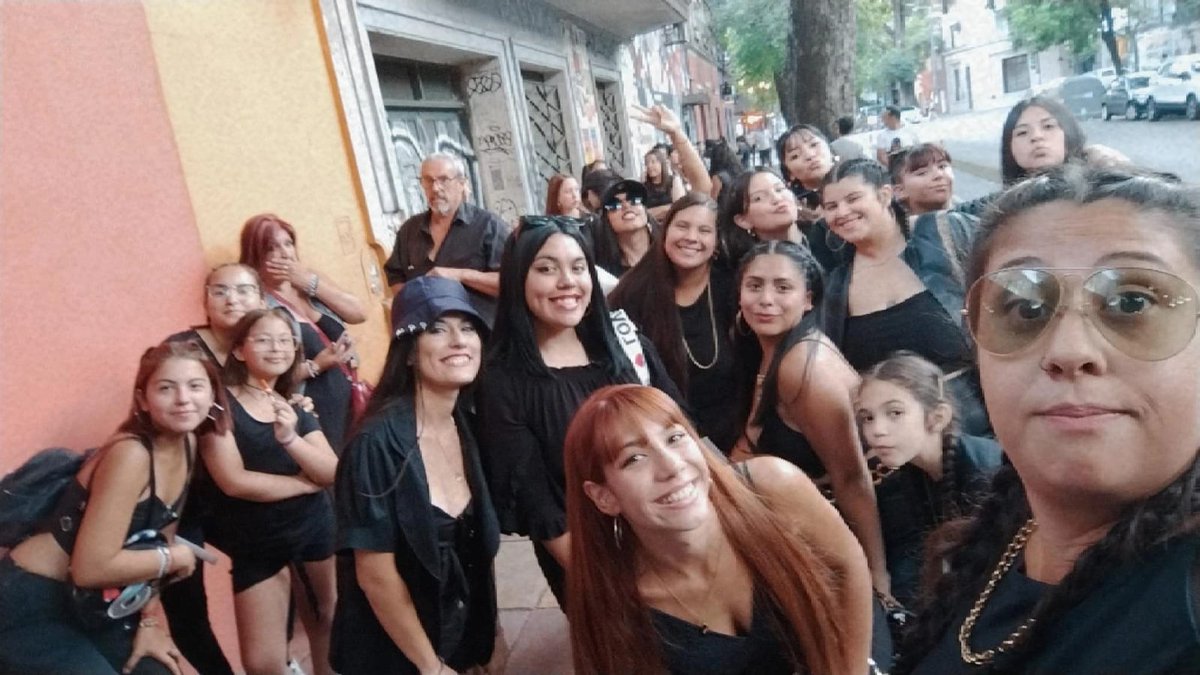 CREWDOMINI's tweet photo. LAAAA BANDAAAA LA CREW https://t.co/QuGqegPHfn
