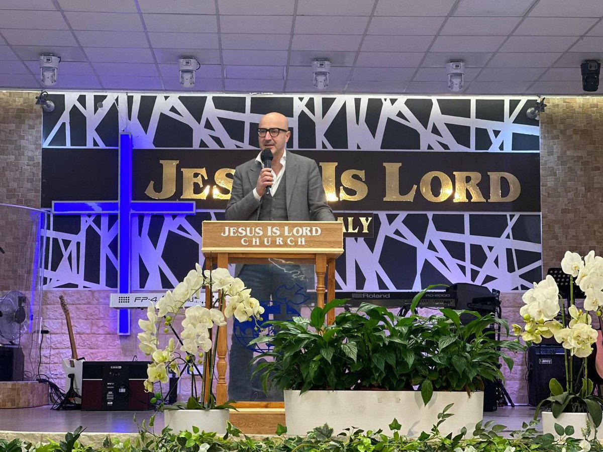 Questa mattina ho ricevuto  un’accoglienza calorosa dalla comunità filippina durante la celebrazione della domenica nella Church di Via Bisceglie a Milano. 

Ho incontrato tante persone e famiglie sorridenti unite.