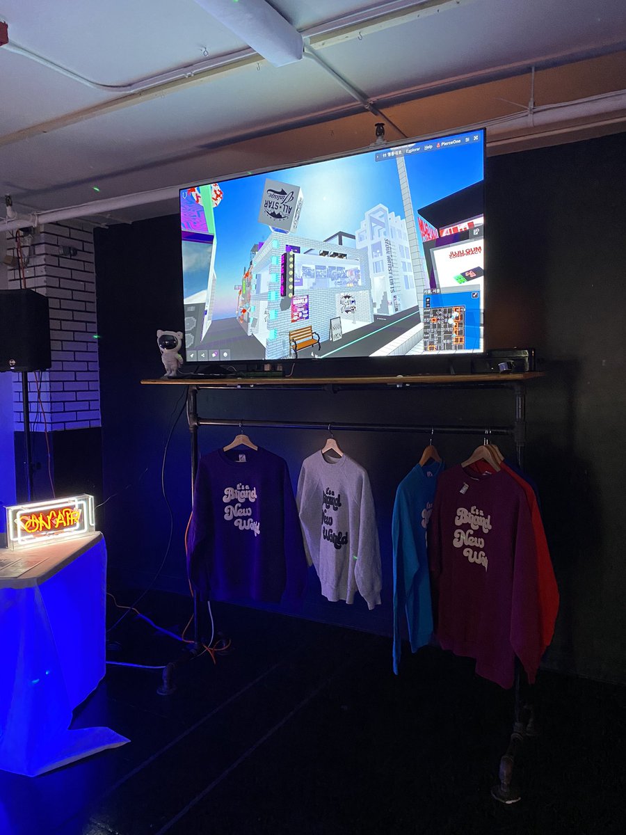 Pierce_nft's tweet image. Thank you to everyone that attended the opening night of - It’s a brand new world - An IRL metaverse exhibit in Tacoma Wa by @AllStarVintage and myself BlockChain Events #NFT #Metaverse #DigitalTransformation