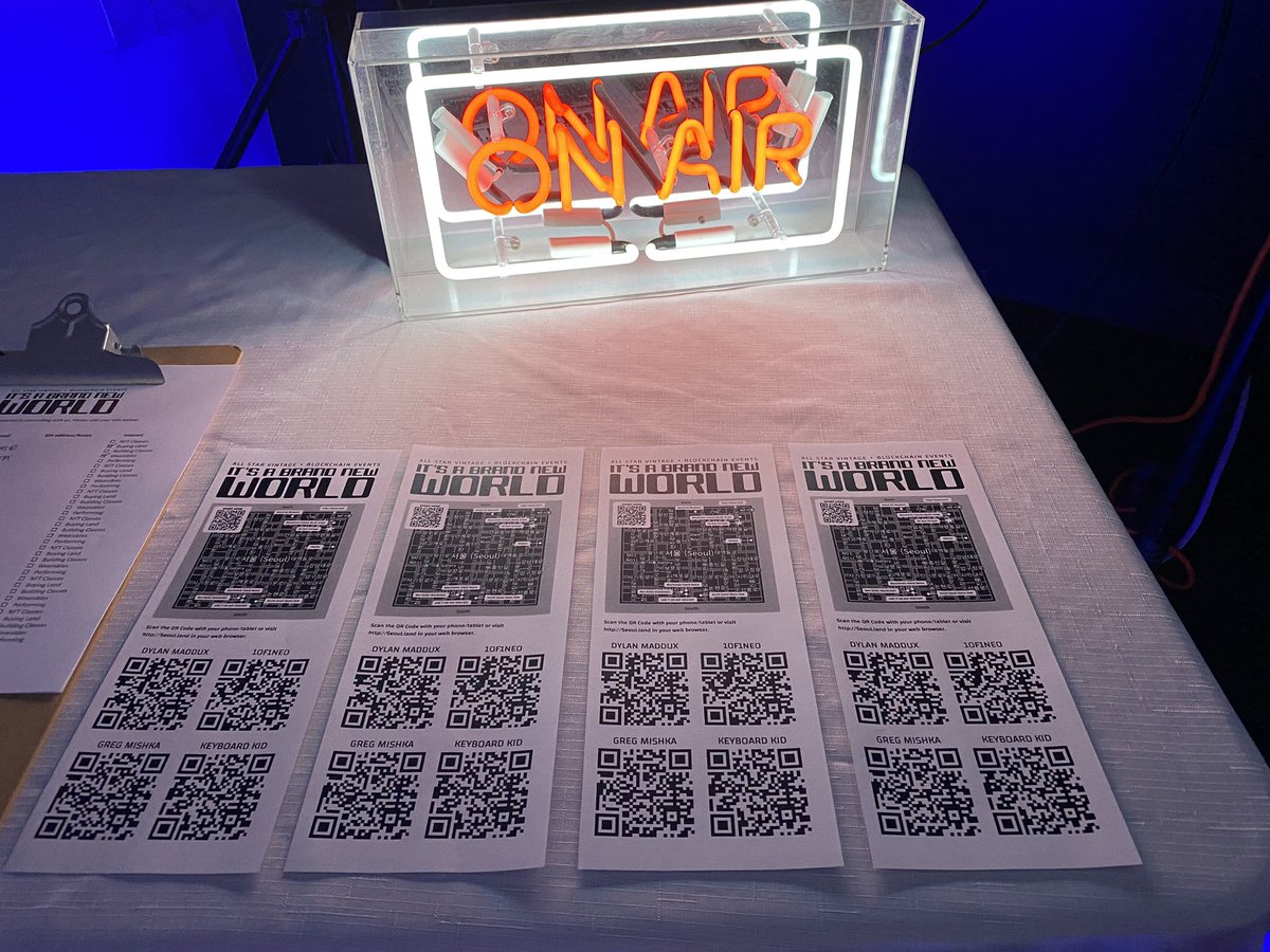 Pierce_nft's tweet image. Thank you to everyone that attended the opening night of - It’s a brand new world - An IRL metaverse exhibit in Tacoma Wa by @AllStarVintage and myself BlockChain Events #NFT #Metaverse #DigitalTransformation