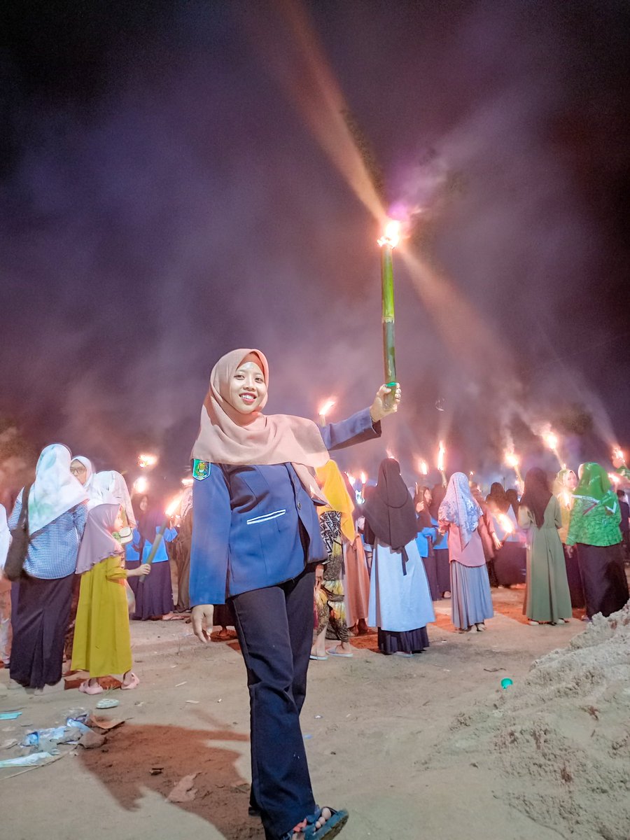 NikmaturRodiyah's tweet photo. Ulang tahun  nahdlatul ulama  1 abad 
1000 obor .. 
#sekampung #lampung https://t.co/HZ25kpBXWg