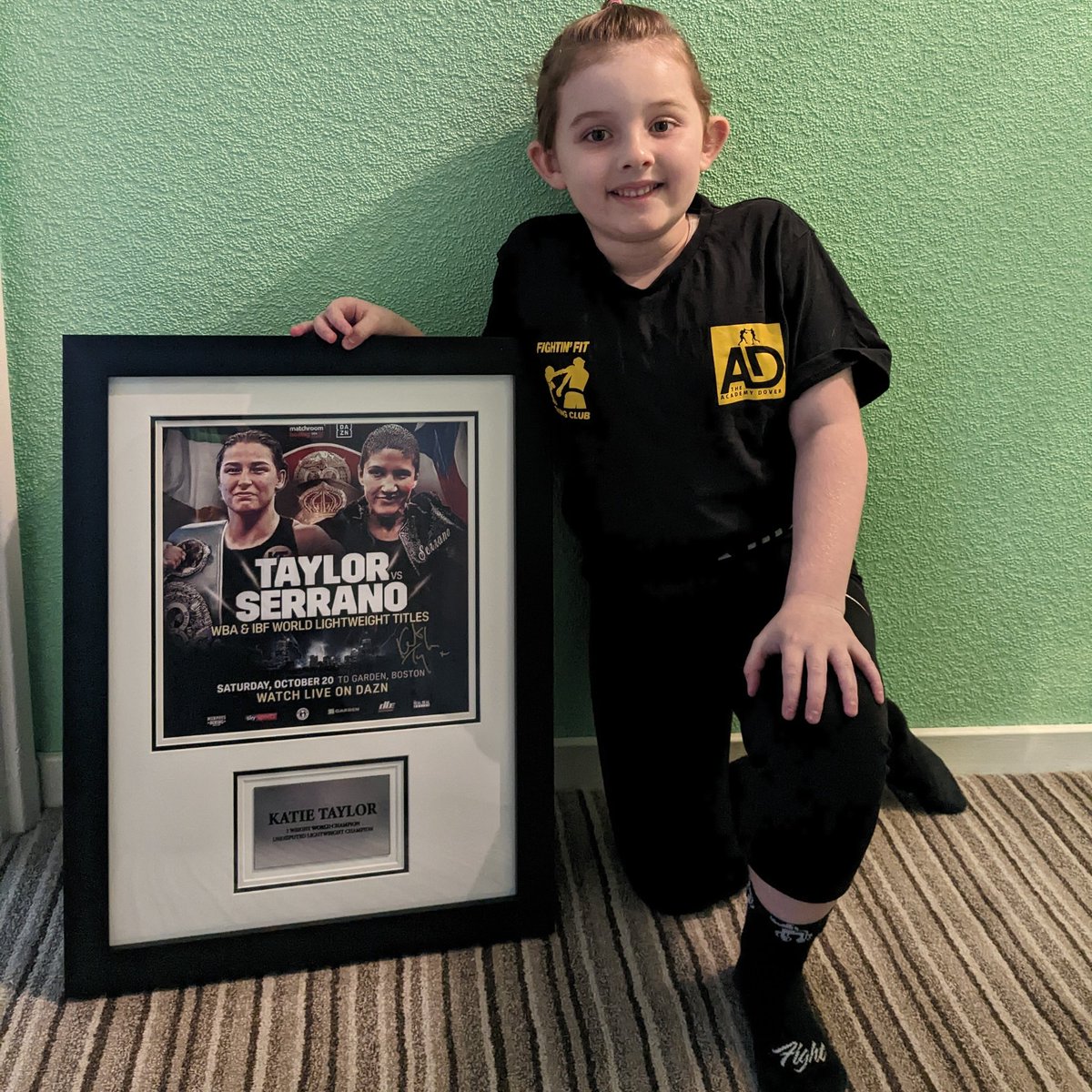Harper_TCA's tweet photo. Looking forward to May 20th ๐ฅ๐ฅ
@KatieTaylor Vs @Serranosisters
โค๏ธ My Katie Taylor Signed poster
#boxer #amatureboxer #womenboxing
#futureboxer https://t.co/iMLSHfL3g8