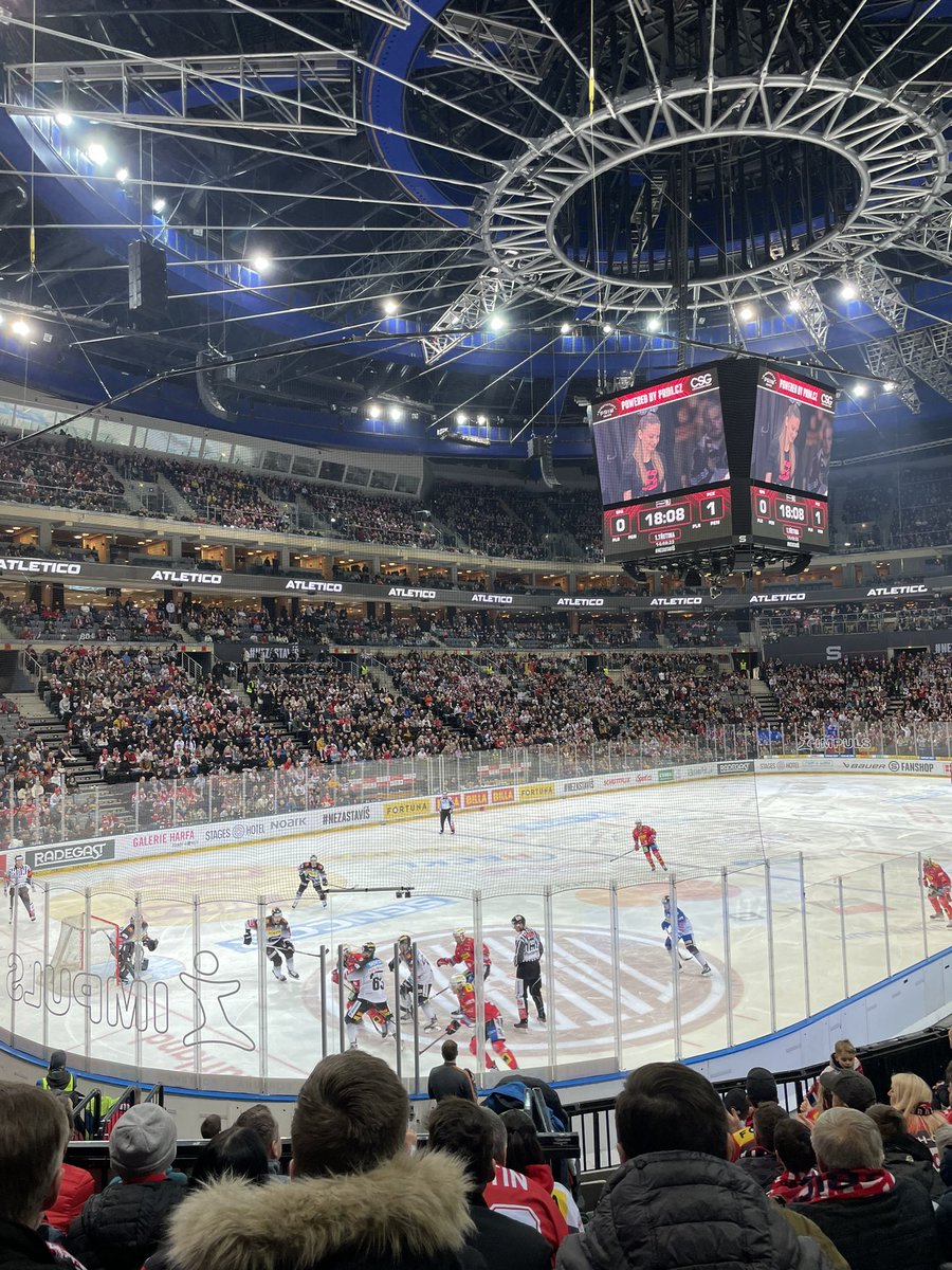 kacka_buzek's tweet photo. Tour de hokejíček #pt15 Sparta! https://t.co/CaI0KLbWF3
