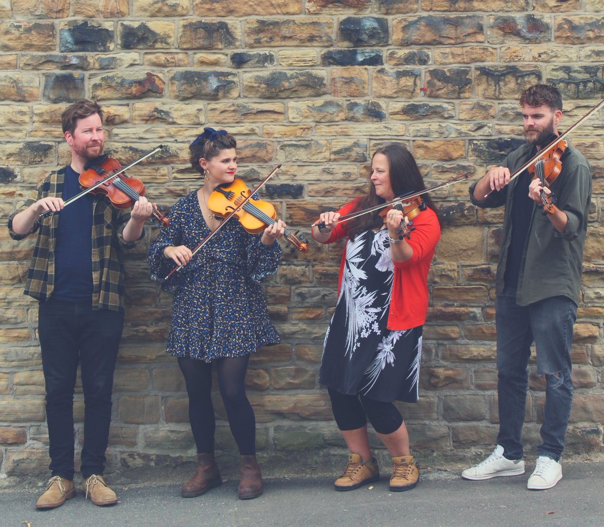 Live to your Living Room (@livetoyourlr) on Twitter photo Thanks so much to everyone who came to see Brian Peters last night! Up next, it's The <a href="/EnglishFiddle/">TheEnglishFiddleEnsemble</a> Ensemble, a new line-up featuring <a href="/BryonyGriffith/">Bryony Griffith</a>, <a href="/rossgrantviolin/">Ross Grant</a>, Jim Boyle and <a href="/RosieButlerHall/">Rosie Butler Hall</a>. Fiddle tune heaven! 🎻🎻🎻🎻
livetoyourlivingroom.com/events/the-eng… Thanks so much to everyone who came to see Brian Peters last night! Up next, it's The <a href="/EnglishFiddle/">TheEnglishFiddleEnsemble</a> Ensemble, a new line-up featuring <a href="/BryonyGriffith/">Bryony Griffith</a>, <a href="/rossgrantviolin/">Ross Grant</a>, Jim Boyle and <a href="/RosieButlerHall/">Rosie Butler Hall</a>. Fiddle tune heaven! 🎻🎻🎻🎻
livetoyourlivingroom.com/events/the-eng…