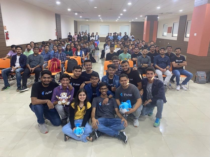 iAdityaSutar's tweet image. Had an amazing time at the @FlutterNagpur ! 🚀 🔥
Talked about Flutter Web & Material 3
#FlutterForwardExtended #flutter #fluttercommunity #FlutterNagpur