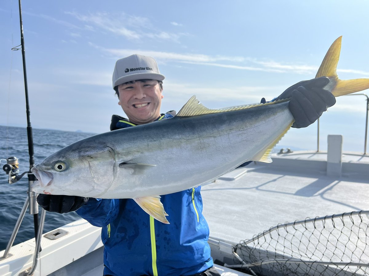tarzanfishing's tweet photo. ヒラマサ釣りの聖地玄界灘へ!
水面爆発から始まる強烈なファイト。
皆がヒラマサに魅了される理由が分かりました。次はきちんと筋トレしてから挑みます!笑
#MonsterKiss #MGX_Infinitys https://t.co/CoDfQdbfag