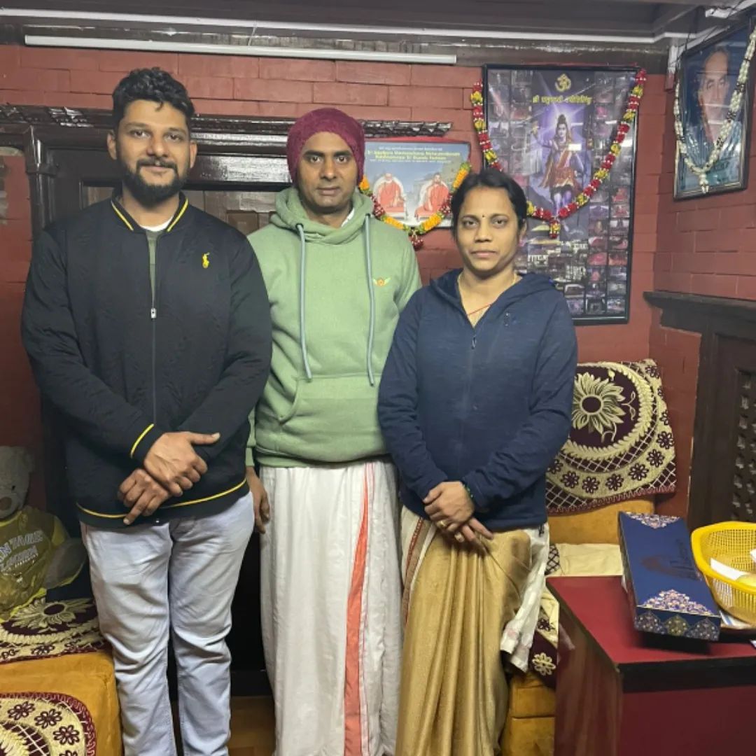 RakeshAdiga_off's tweet photo. Blessed to meet sri Narayan bhat ji ,
priest in pashupatinath temple ..

#RakeshAdiga #RakiTribe #Freespirit #ChillWeAllDie https://t.co/dbYBZxjgUw