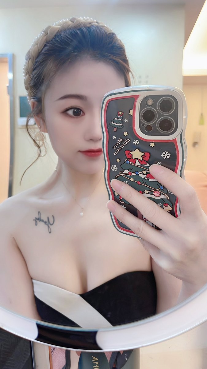 hangzhoucoco's tweet photo. 这是你们的神仙姐姐吗😜
 🌕月圆时许下的愿望，整个银河会帮忙✨✨✨#元宵节快乐 #杭州 https://t.co/ysWFmaPoBl
