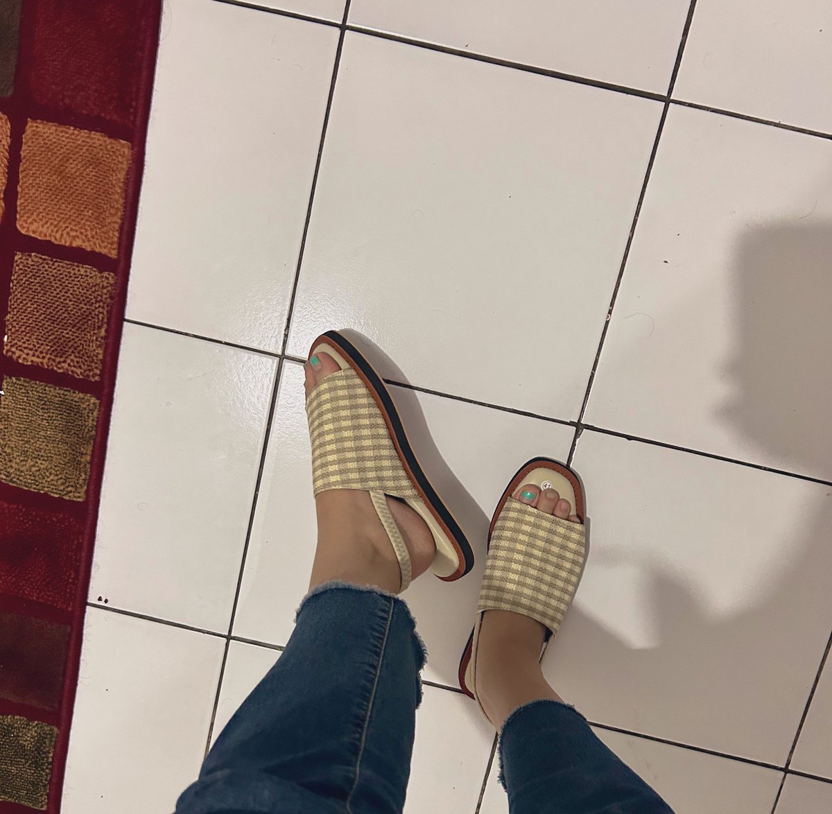 yantisjt's tweet photo. @tanyakanrl Nyobain sendal yang kekecilan🥹 https://t.co/IaJ9j2pPhz