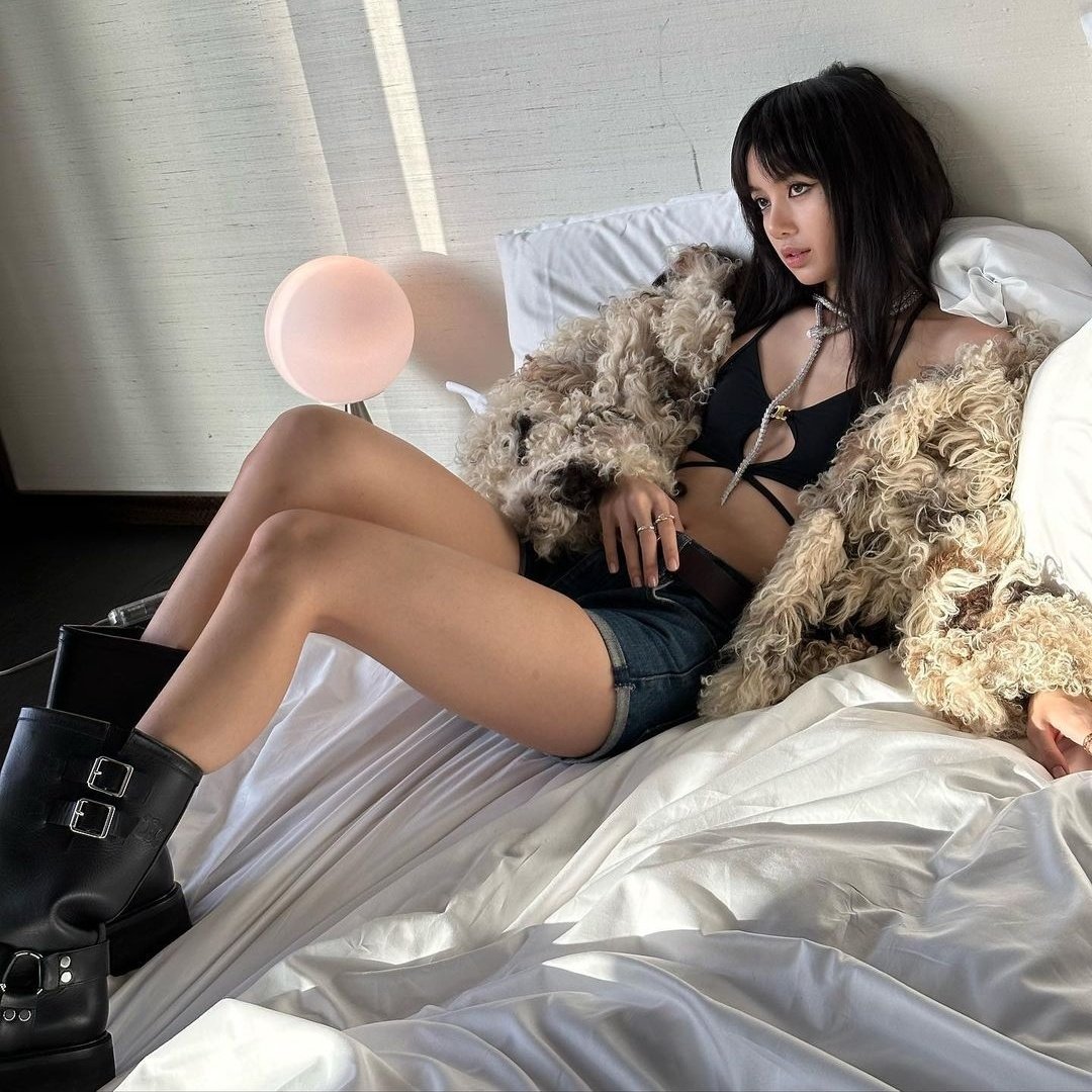 bvlgrlisa's tweet photo. the gaze giving me "undress quickly" https://t.co/8Howa8qmJX