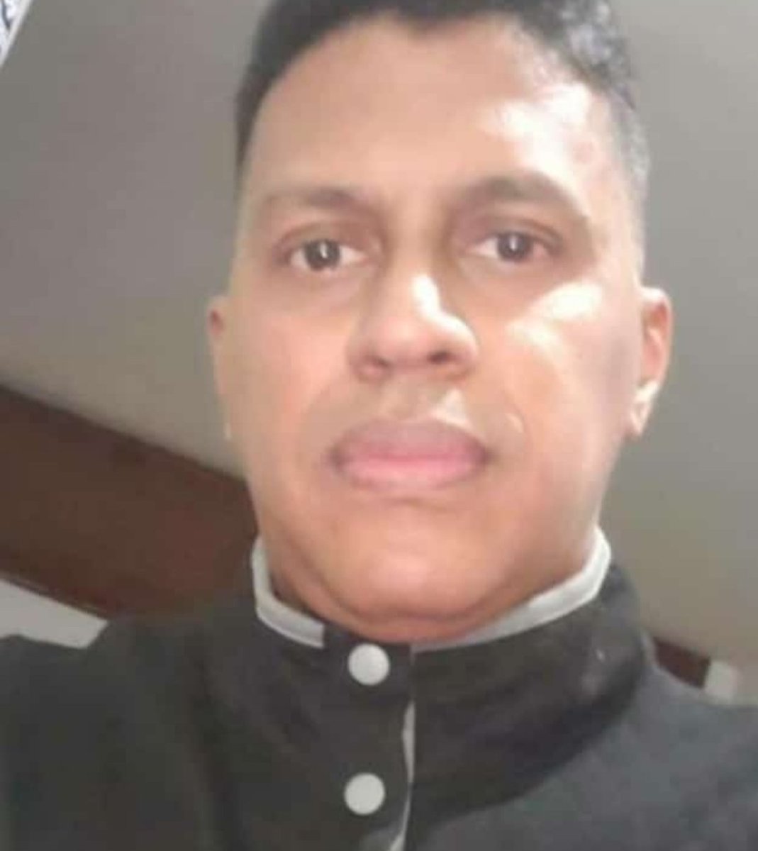 rodolfoperiodis's tweet photo. No Hay Suero Antiofídico en el HCSC. La preocupación es que solo nos queda un kit para mapanare acá en el Banco de Sueros de la parroquia eclesiástica El Piñal. El padre Jhonny Arias esta haciendo las diligencias con el laboratorio Biotecfar para adquirir nuevos antídotos. https://t.co/SwdCs8HIXM