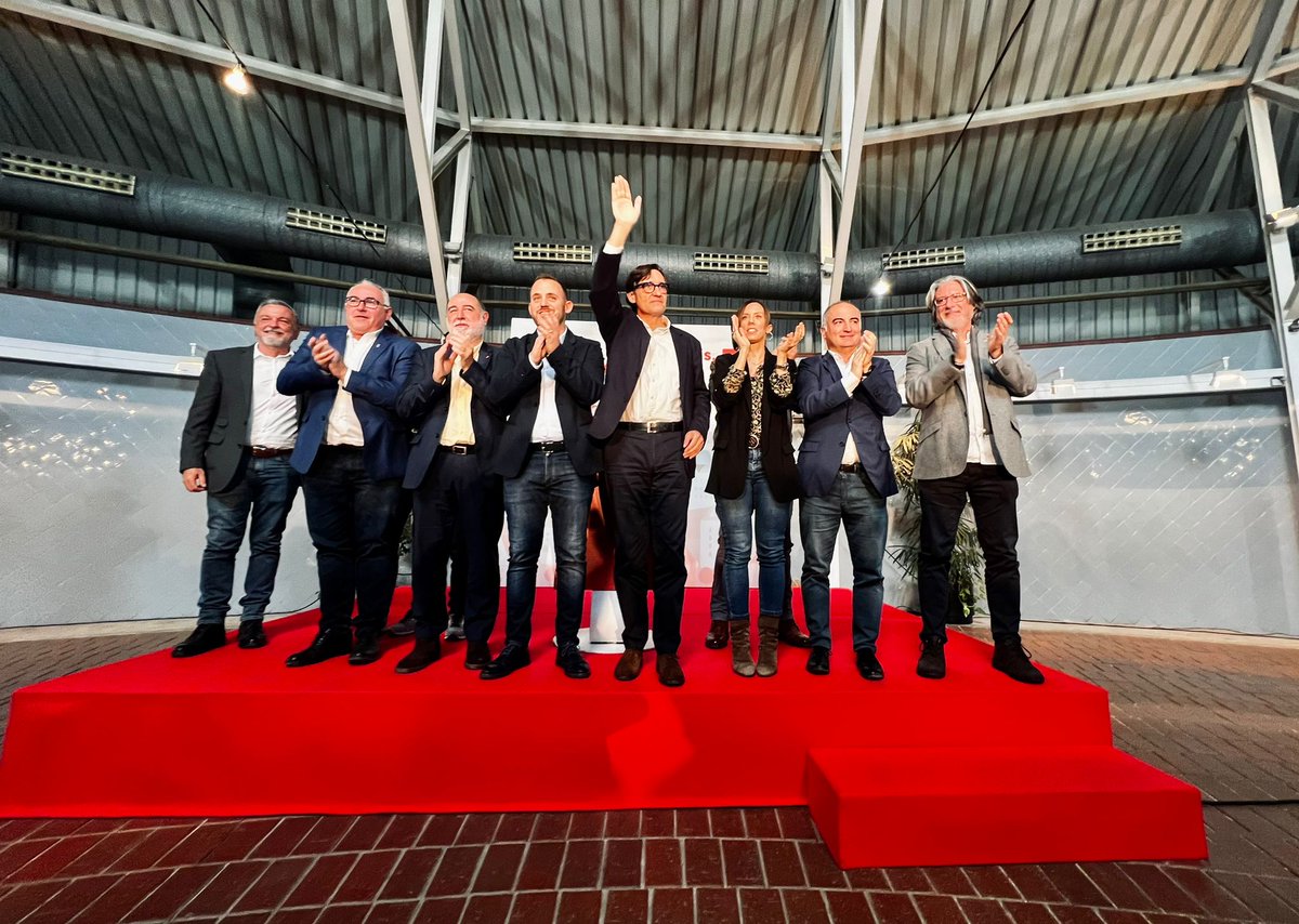 PSCRIPOLLET's tweet photo. 🔴Avui hem celebrat l'acord dels pressupostos de la Generalitat amb @salvadorilla, @socmartafarres i Carlos Cordón a #cerdanyola.
🌹Governar els municipis, governar Catalunya.
#Ripollet #pscripollet https://t.co/2pUI38rjEQ