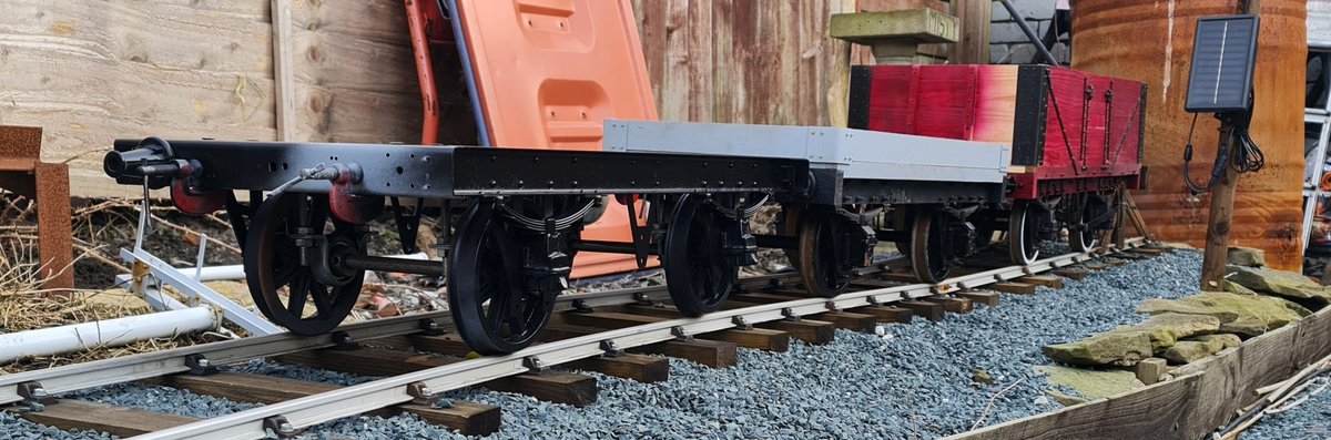 MmWagonworks's tweet image. Three 7 1/4" wagons that I'm working on all in different states of construction, the one nearest the camera will be a ride on bicycle van. #modelengineer #modelengineering