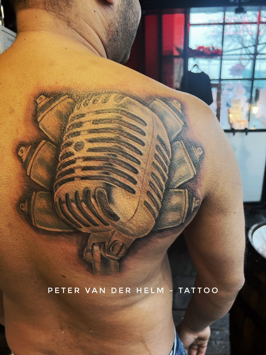 petor76's tweet photo. Happy to do this for my friend, the one and only Mc Intrest. #rebellenmeteenreden

#mic #microphone #microphonetattoo #microphonetattoos #dutch #dutchhiphop #nederhop #fyp #wallsandskin #tattoo #tatuagem #tatuaje #grafitti #rebellenmeteenreden #rebel #realism #realistictattoo https://t.co/R4TuGzpZJx