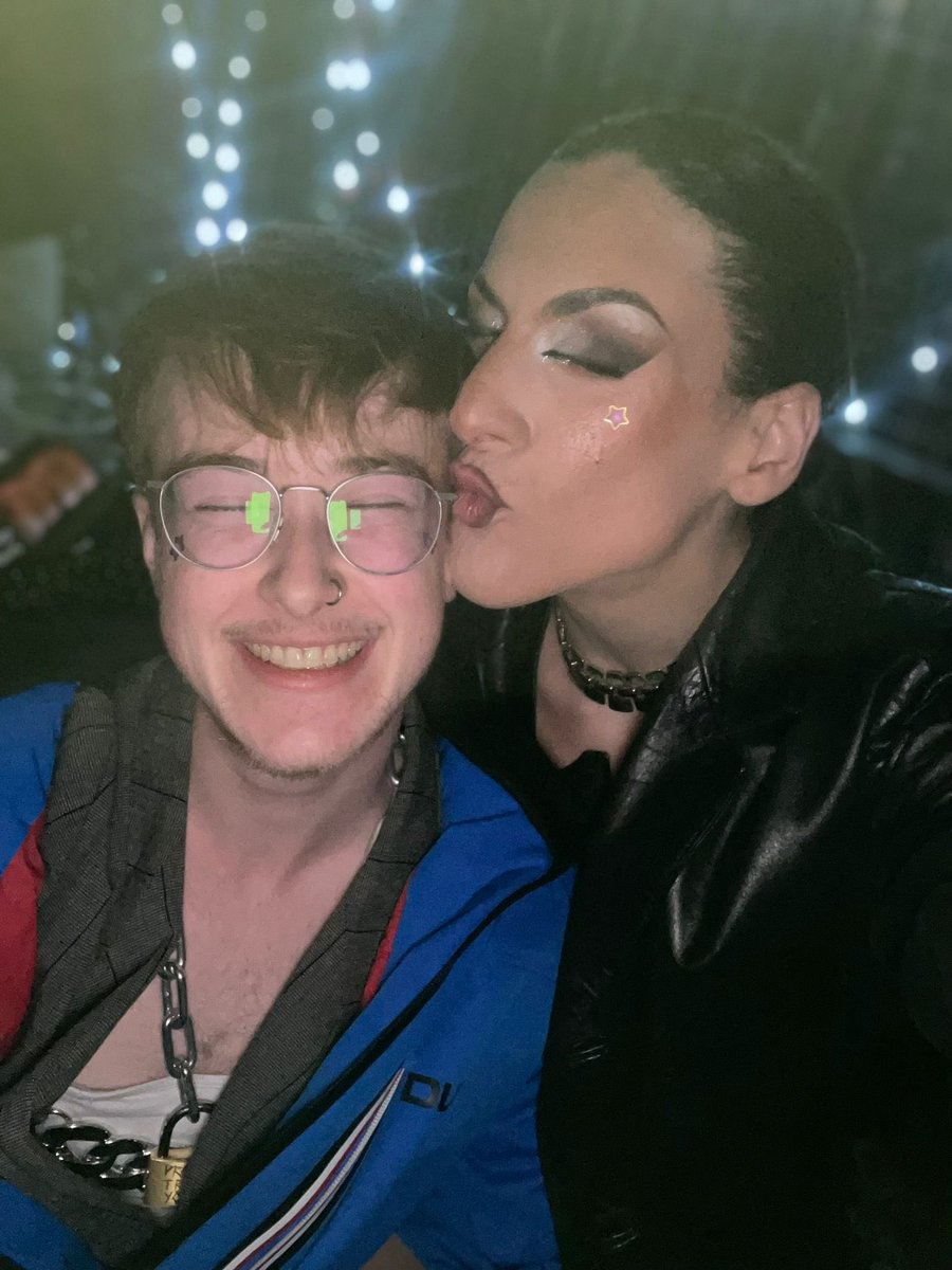 oskar 🏳️⚧️ tweet media