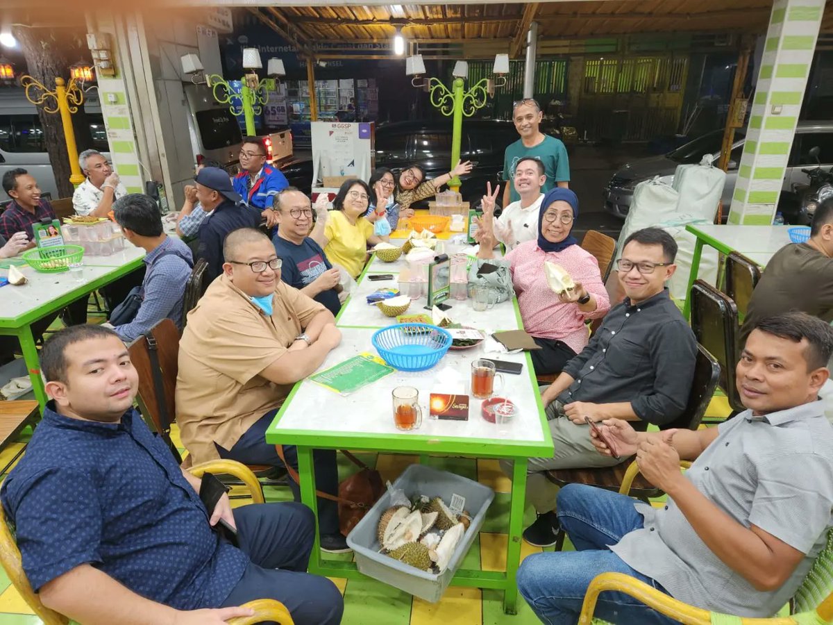 Fitrian Ardiansyah (@ecofitrian) on Twitter photo #Indonesia is committed to develop #sustainablecommodities. It is clear, however, that #partnership & combined efforts are needed (between Indonesian government, companies & other organizations) to make it happen. Kudos to <a href="/Kemlu_RI/">MoFA Indonesia</a> for leading the way to craft such endeavor. #Indonesia is committed to develop #sustainablecommodities. It is clear, however, that #partnership & combined efforts are needed (between Indonesian government, companies & other organizations) to make it happen. Kudos to <a href="/Kemlu_RI/">MoFA Indonesia</a> for leading the way to craft such endeavor.