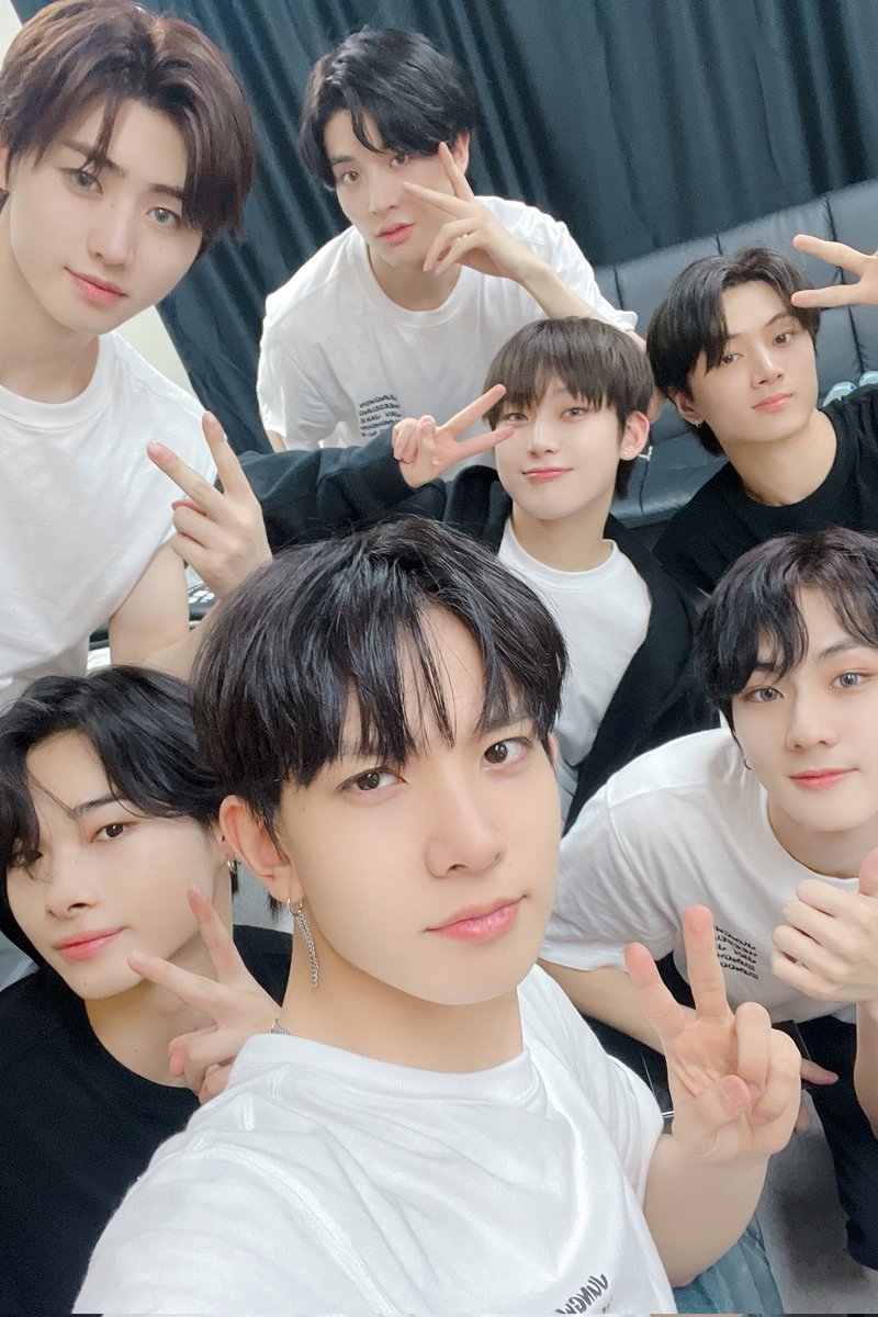 jakedshim's tweet photo. ENGENE! Happy birthday!! 🎂
Thanks to you guys, who always cheer for us passionately, we can shine even better.
Let's have the happiest day in the world today!
We love you ENGENEs ❤ https://t.co/qVfvoJ2Dr2