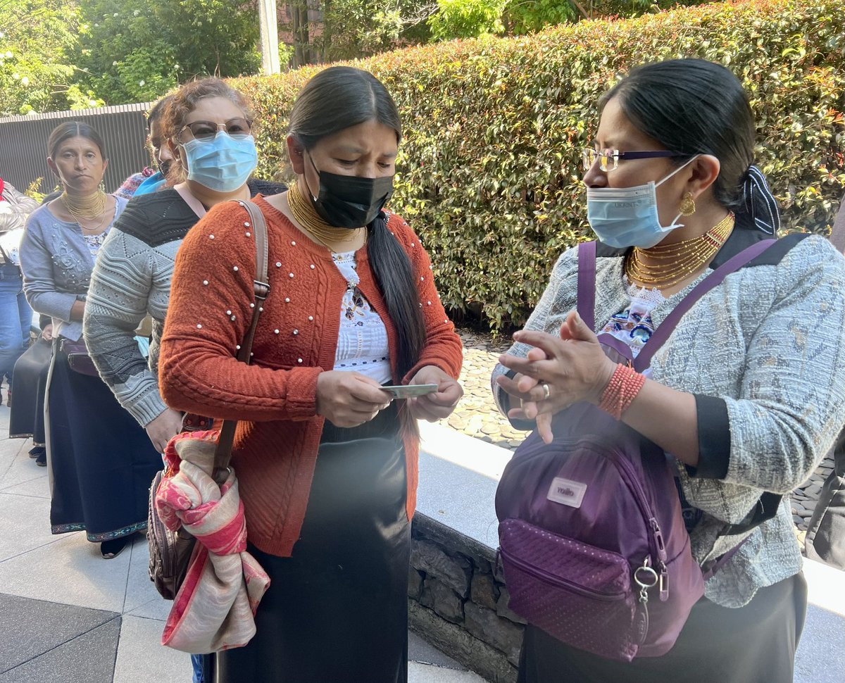En Bogotá hoy, a las 09h00 se dió inició al proceso electoral, sin novedad. Los sufragios estarán habilitados hasta las 19H00
<a href="/cecu_bogota/">Consulado General del Ecuador en Bogotá</a>