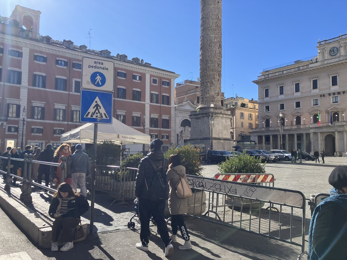 Does anyone else find it offensive that Rome’s pedestrian spaces are off limits to pedestrians? A qualcun’altro da fastidio che le isole pedonali sono vietato ai pedoni? <a href="/romafaschifo/">Roma fa schifo</a> <a href="/Roma/">Roma</a>