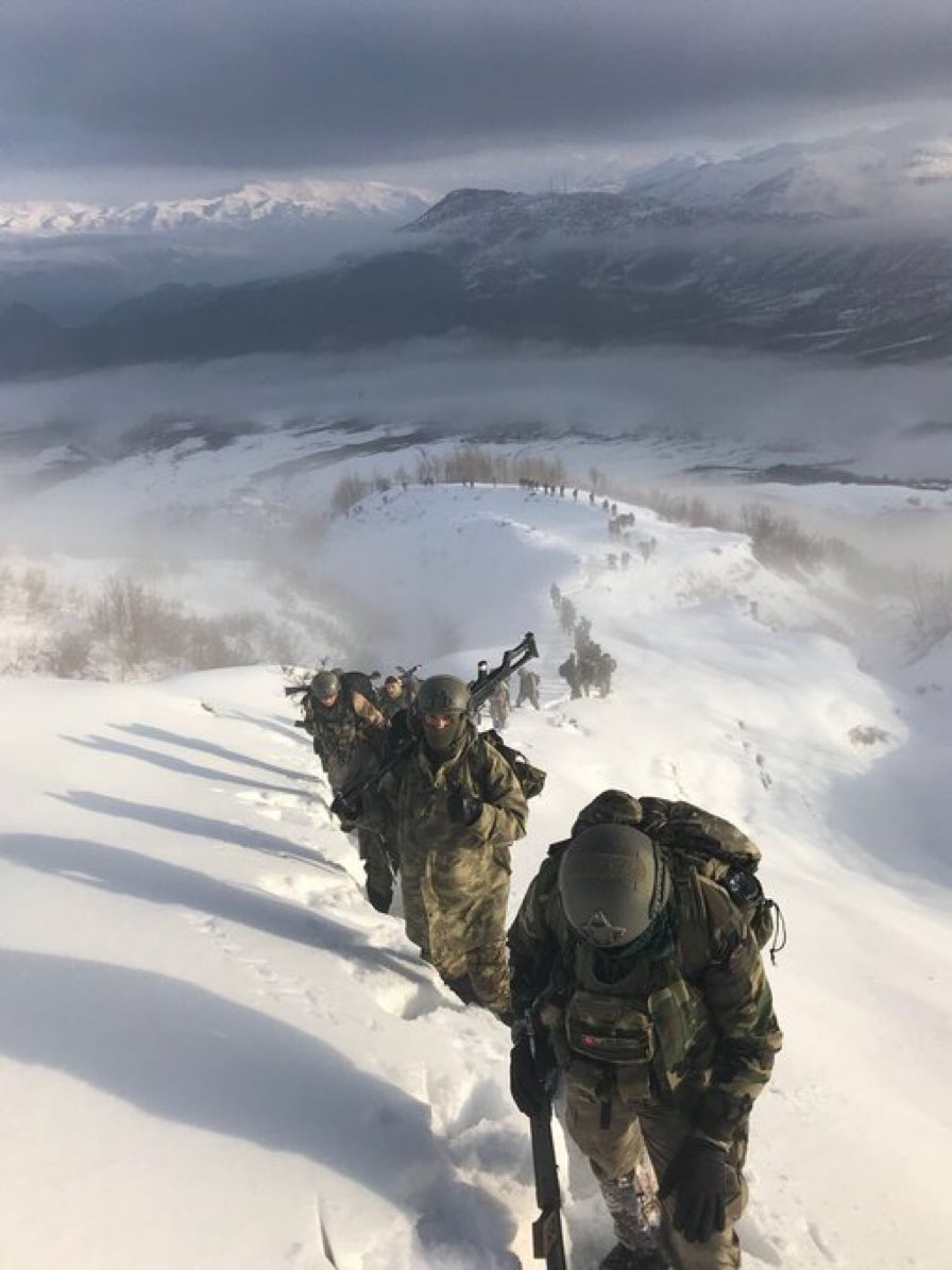 onrltnts's tweet photo. #AstsubaylaraTazminat
Birgün yine operasyondayız... tabi o zaman daha şube müdürü değilim ortalıkta masa felan da yok, henüz elimiz kalem tutmuyor kalemimiz şimdilik silahımız, her yer taş, toprak, dere, tepe ... 
@RTErdogan @tcsavunma @tcbestepe @NureddinNebati @dbdevletbahceli https://t.co/UDZaqzXItZ