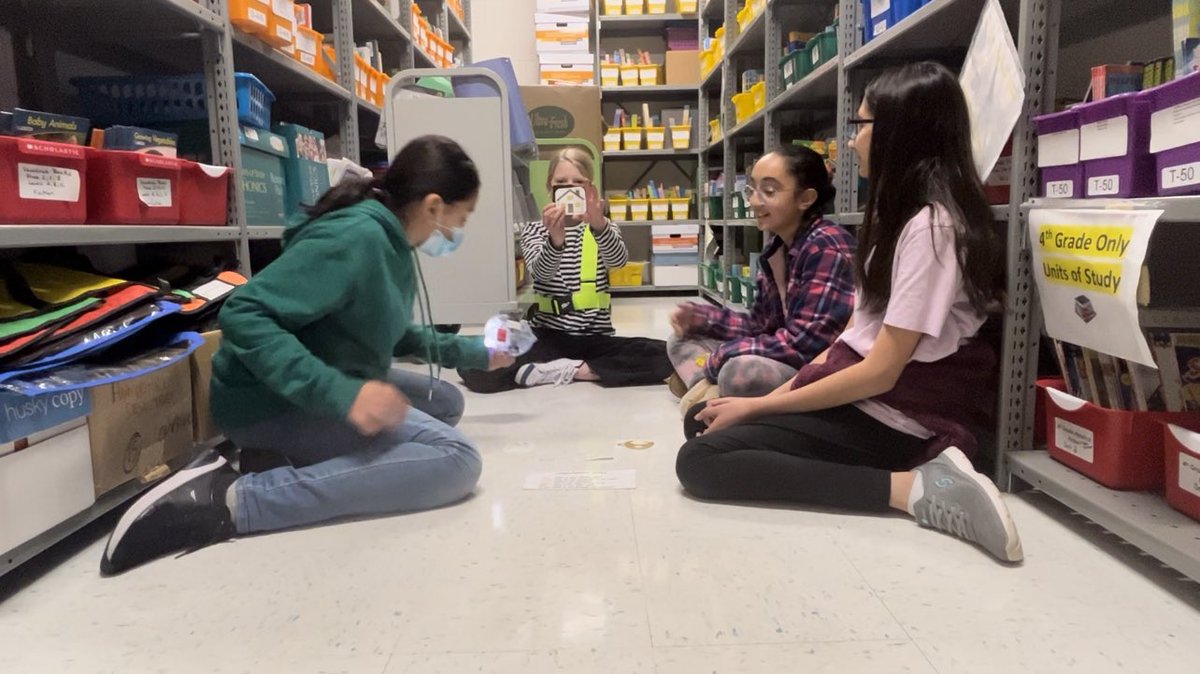 LStohlman's tweet photo. 5th Grade Recess Club enjoyed creating a reading comprehension lesson for lower grades by coding bots to retell a fiction story using pictures, color coded question sticks, and writing a summary. @CardinalRidgeES #OneCardinal https://t.co/uQ3FGEIJAy