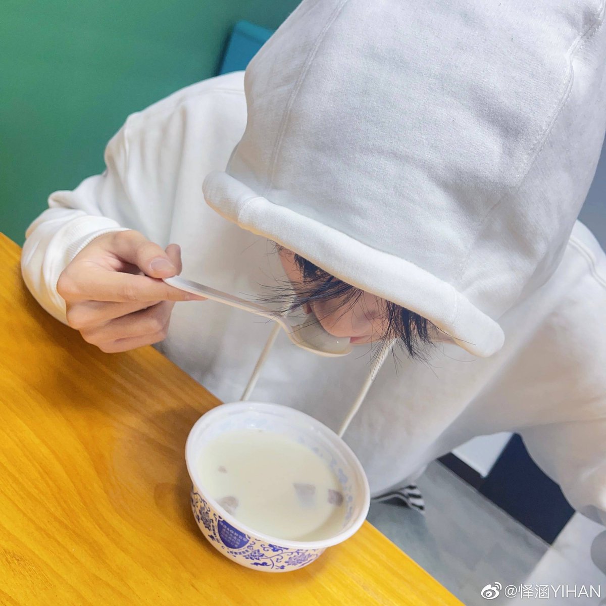 foryihan's tweet photo. ✧ 230205
✎ Yihan weibo update

Happy Lantern Festival

#怿涵 #Yihan #易安中学 #YianMiddleSchool https://t.co/wpC4t059Ld