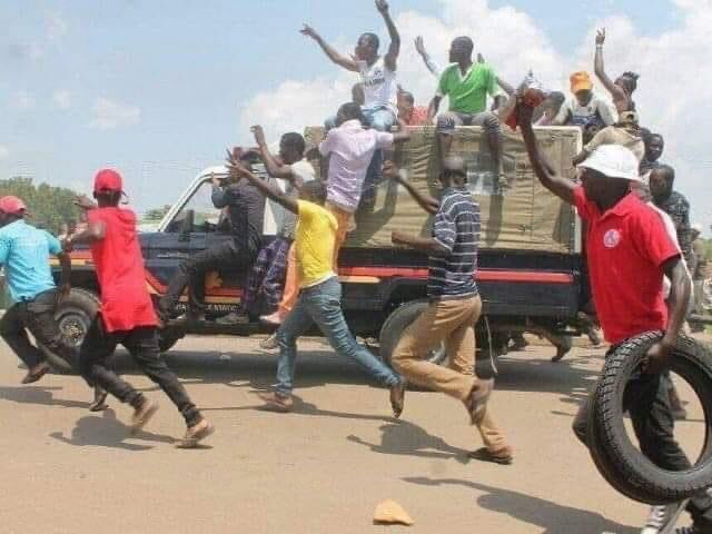 BIDCO UNITED: 0 POLICE FC 1 Vile Police FC fans are celebrating our win this evening against a stubborn BIDCO FC. Ata hawaogopi Land Cruiser inaenda station. Walete Arsenal Sasa. We are done with local teams. #FichuakwaDCI 0800722203