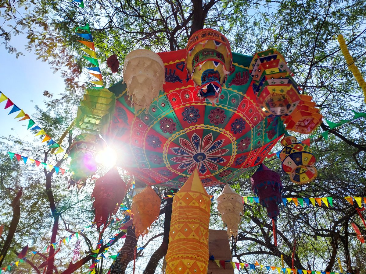 krishnaraobsf's tweet photo. Wandering around in the #SurajkundMela2023 
Loved the SCO, North East and Haryana pavilions.
And this guy on stilts reminds me of those houses on bamboo stilts in Mizoram!!! 

#Wanderlust #JustRoaming https://t.co/J14ljGMSBE