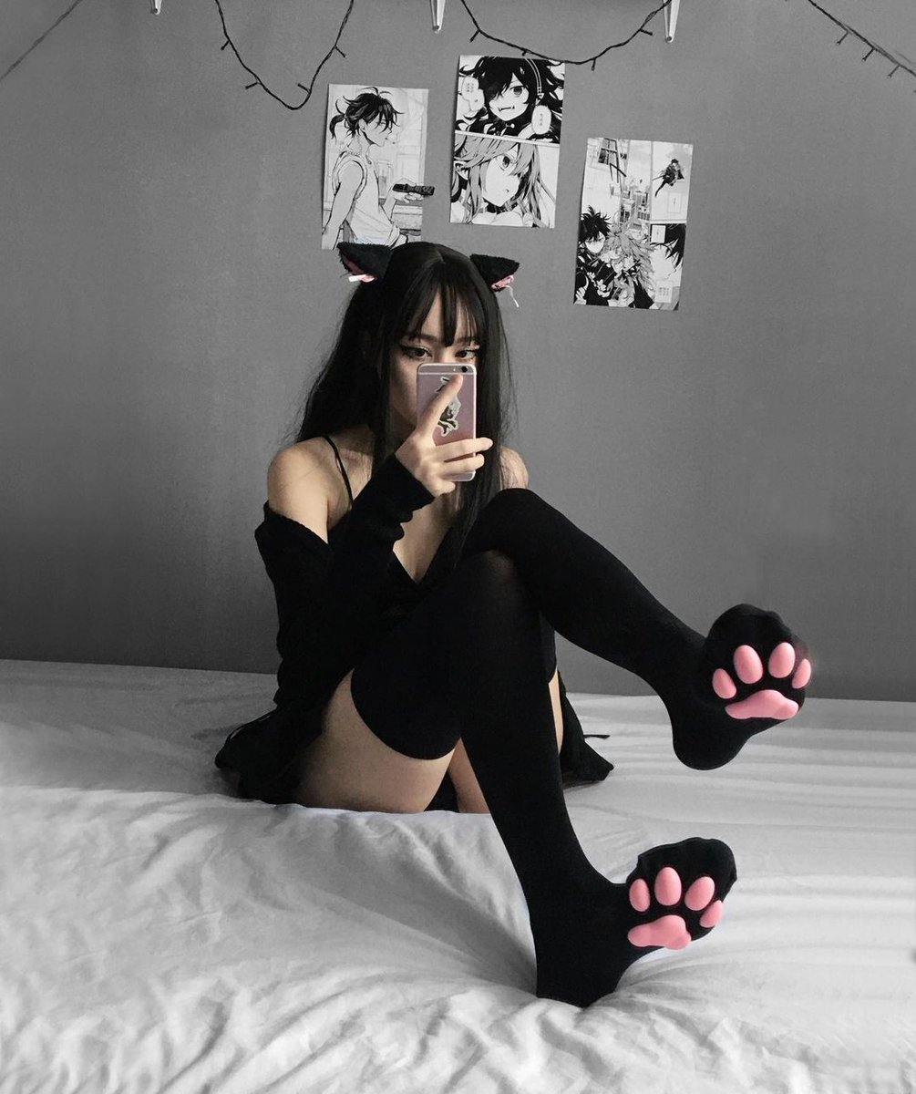 Cyberkiitty___'s tweet photo. nya~

../\…/\.
=๑•ᴗ•๑ =
.(./.||.\.)¸.•*

#CuteGirl #cute #catears #catgirl #Egirls #manga #thigh_highs https://t.co/UMh5daCFFR