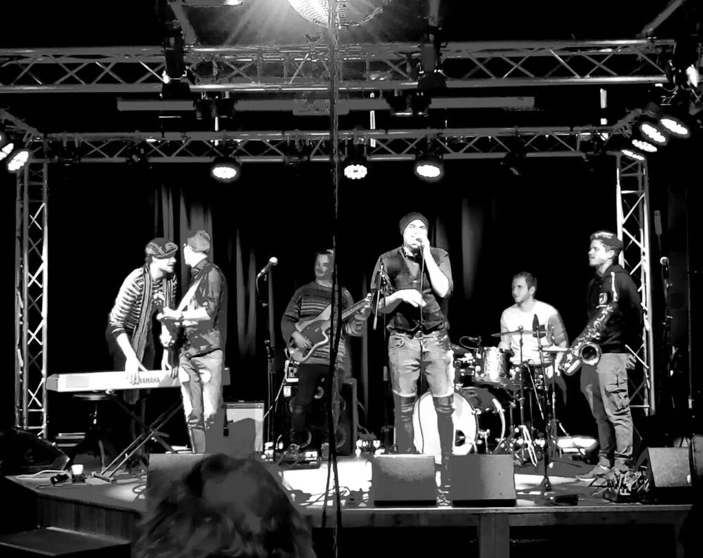 #monkeyjam in <a href="/dehip/">iwearhatsornot</a> 
.
.
.
@colored_monkeys #deventer instagr.am/p/CoSIPETNsXS/