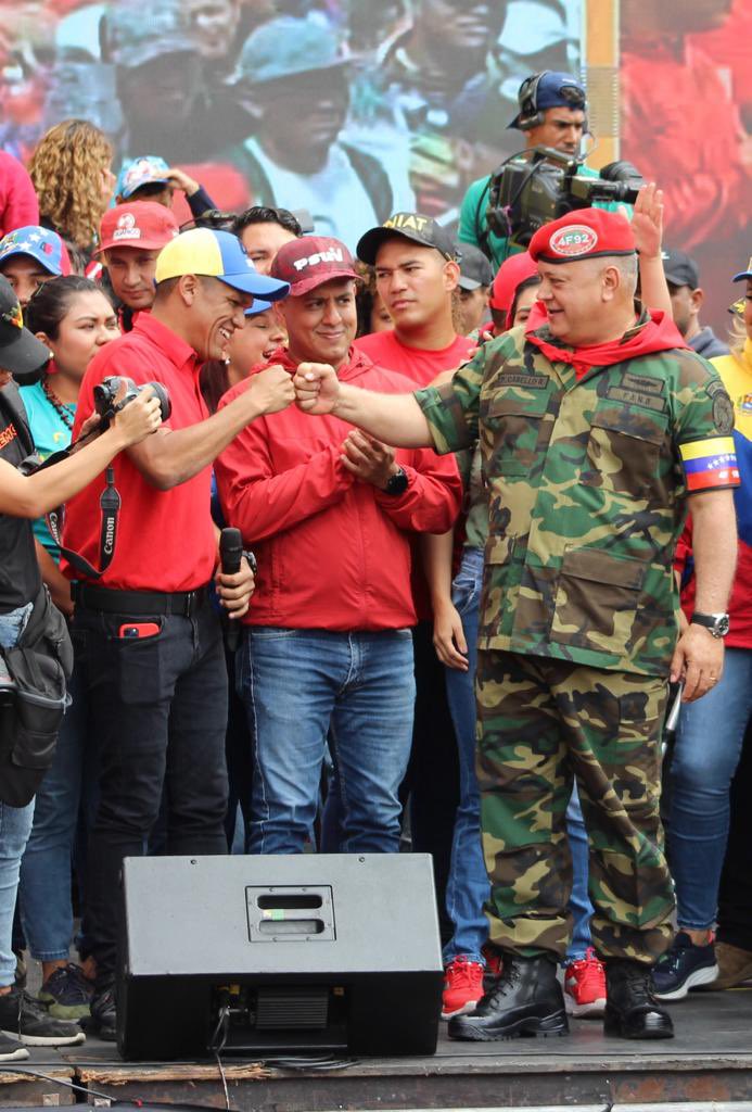 Todo nuestro reconocimiento y admiración al Capitan <a href="/dcabellor/">Diosdado Cabello R</a> y demás soldados del 4F, patriotas leales que acompañaron al Comandante Chávez y siguen firme junto a nuestro Presidente <a href="/NicolasMaduro/">Nicolás Maduro</a>.  ¡Viva el 4F! ¡Viva Chávez!