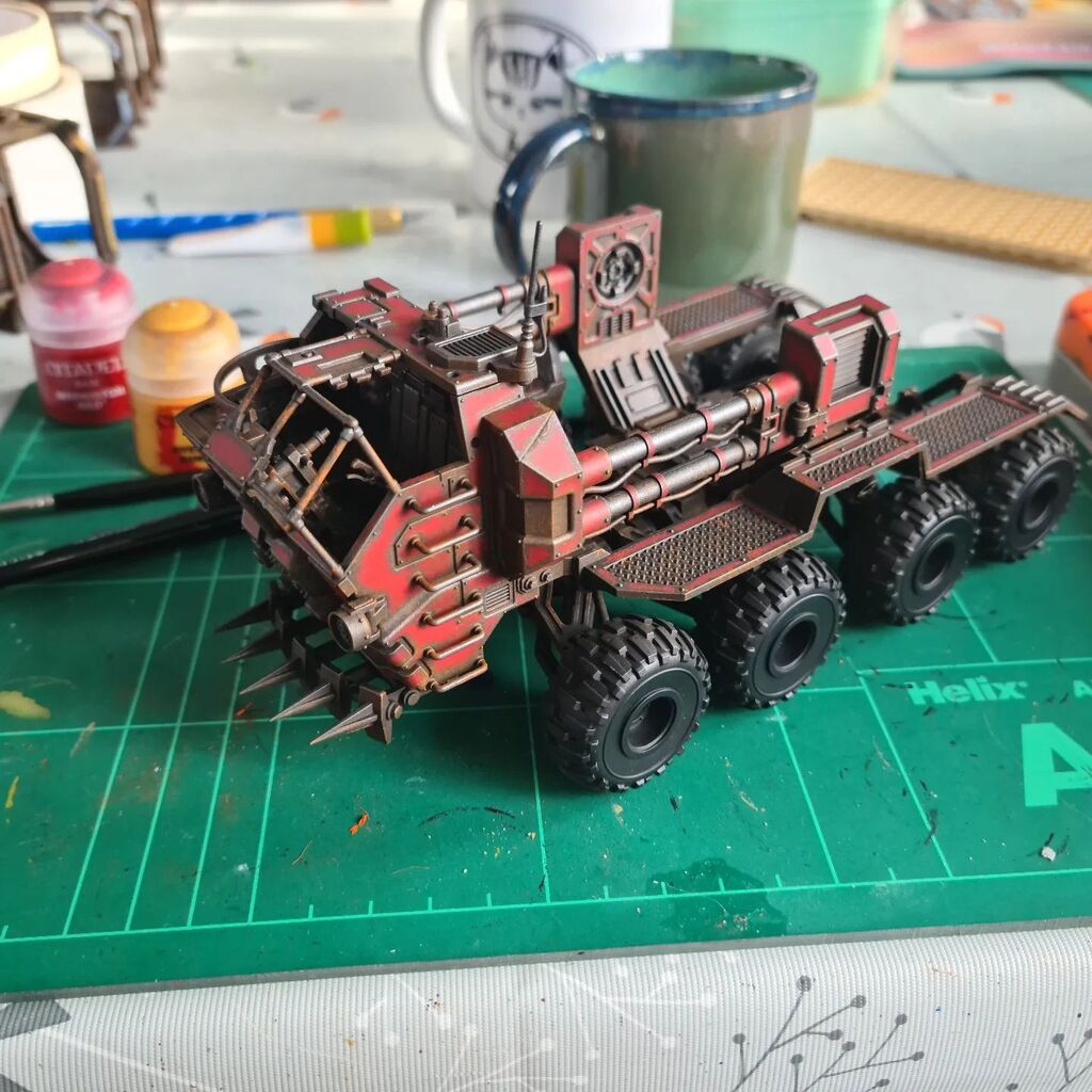 Just a few weathering steps left on this truck! 

#paintingwarhammer #warhammer40k #gamesworkshop #necromunda #cargo8ridgehauler #citadel #scifi #grimdark #blanchitsu #plamo #plasticmodel #wargames #wargaming #paintingminis