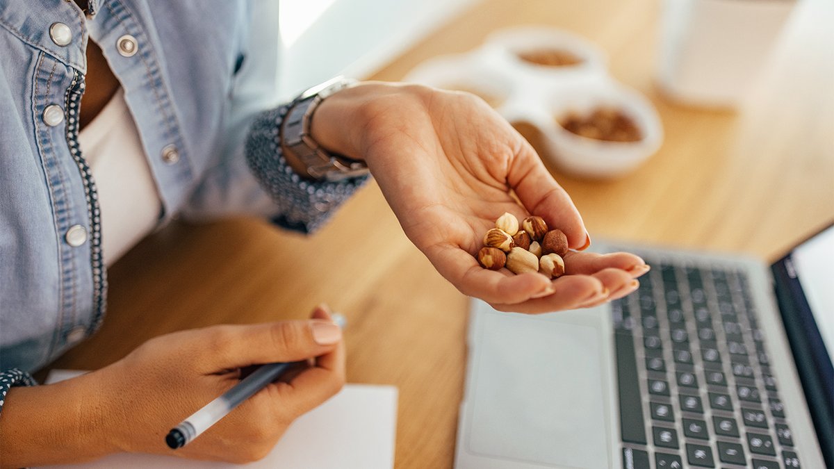 Do you religiously time your meals to avoid a hunger-triggered migraine attack? Here's why missing meals is a #migraine #trigger: bit.ly/3jsuwVW