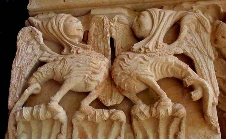 cylromanica's tweet image. ¿Estamos ante la pareja de arpías más  bonita del románico de #CastillayLeón ? 🤔🤔 Es posible....
Monasterio de Santa Eufemia de Cozuelos. Olmos de Ojeda #Palencia 
#bestiario #iconografia