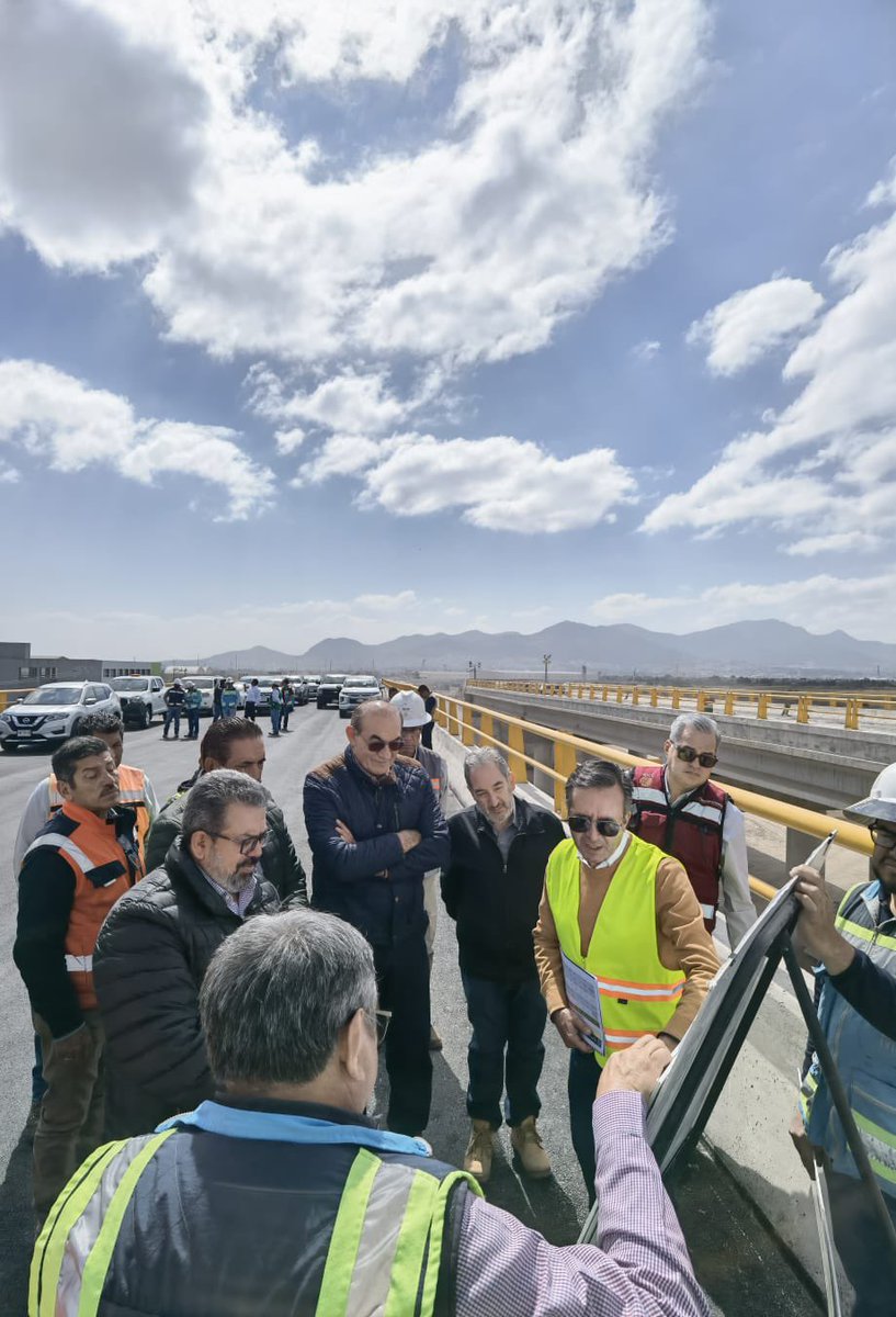 SalvaFdezAyala's tweet photo. 👷‍♂️En inspeccion @jorgenunol Secretario de @SCT_mx y @JFelipeVerdugo Subsecretario de Infraestructura,dan cuenta del avance de construcción de la vialidad oriente libre de peaje al @aifaaero.Próximamente esta ruta libre de peaje acercará al usuario de manera rápida y confortable. https://t.co/PZBXmMxcIQ