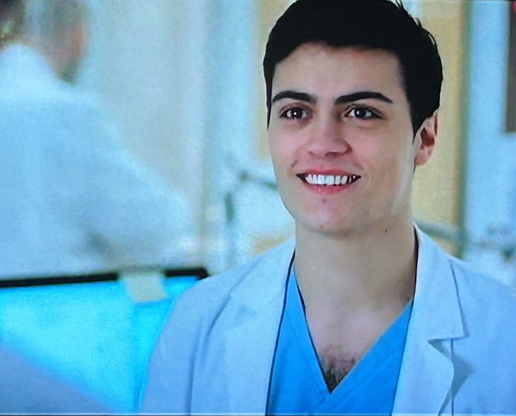 pikarotto2005's tweet image. ダリオって1話で視聴者を混乱させた胸毛の研修医だ！
 #DOCあすへのカルテ