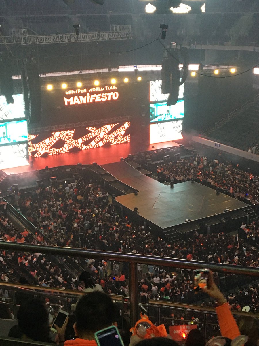 klarizeshanee's tweet photo. thank you for making my night such a 
memorable and unforgettable moments ENHYPEN, ilove you alwaysss!!🧡🧡

#MANIFESTO_IN_MANILA_D3 https://t.co/og1OuOHQaZ