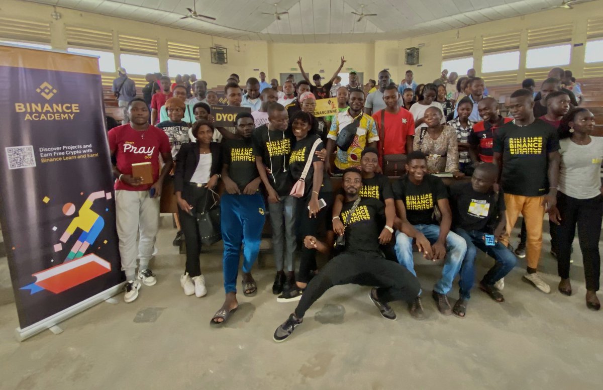 BinanceAcademy's tweet photo. Our #BinanceUniversity Tour event at Université De Douala was amazing 🇨🇲 

We taught students about the fundamentals of crypto &amp; blockchain. 

Thank you to all attendees and @BinanceAfrica for cohosting 🤝 https://t.co/4rxM0r4RJC