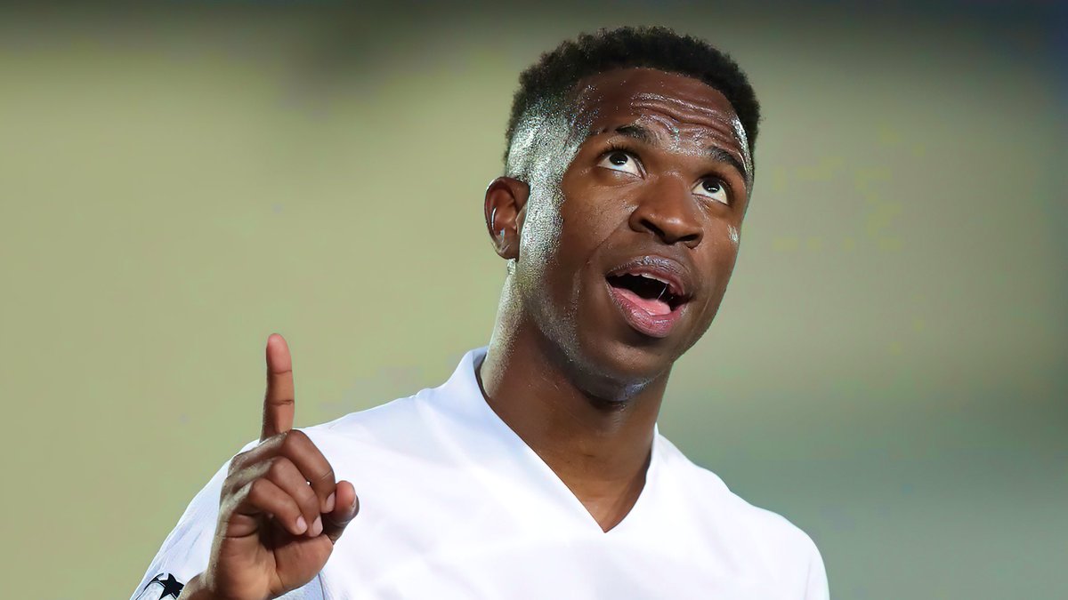 Parece que Vinicius no se da cuenta de que, con esta actitud y estando tan pendiente de factores externos, el primer perjudicado es el Real Madrid. Las agresiones jamás tienen justificación, pero cuando tienes problemas en todos los sitios, quizás el problema eres tú. #LaLiga