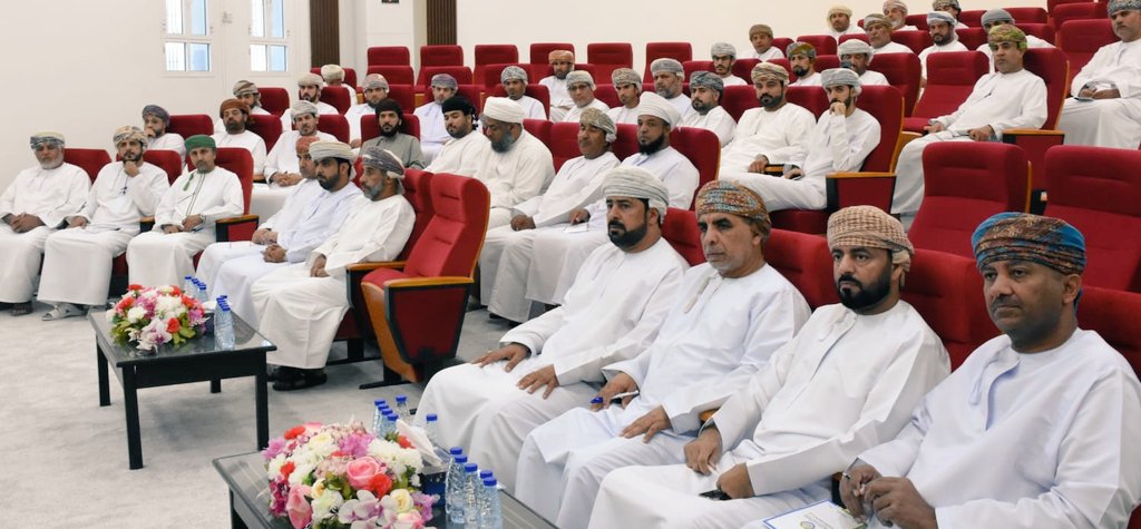 نظم فرع الغرفة بمحافظة الظاهرة لقاء تعريفي حول  اللجان القطاعية بالفرع وذلك بهدف تعريف المشاركين بنظام عمل اللجان القطاعية واختصاصاتها.