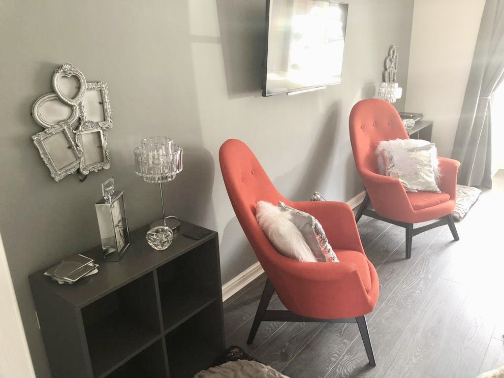 Fionas_Paradox's tweet photo. Before and after #minimakeover https://t.co/boHNOjlNN6