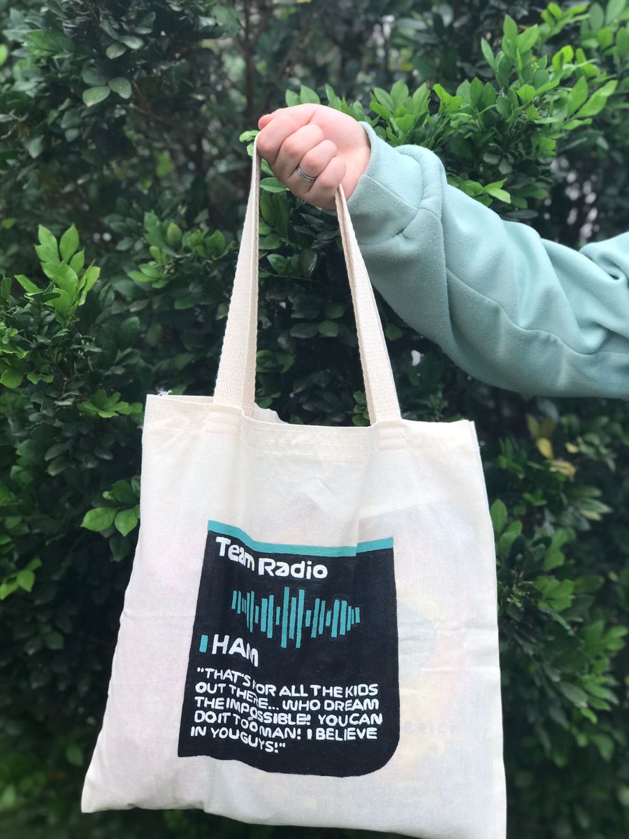 favshamilton's tweet photo. gente, alguém compra uma ecobag da minha loja!!!! tô com duas disponíveis para personalizar, 30 reais qualquer ilustração (bordado ou pintura) + frete https://t.co/JUdYmI9wpk