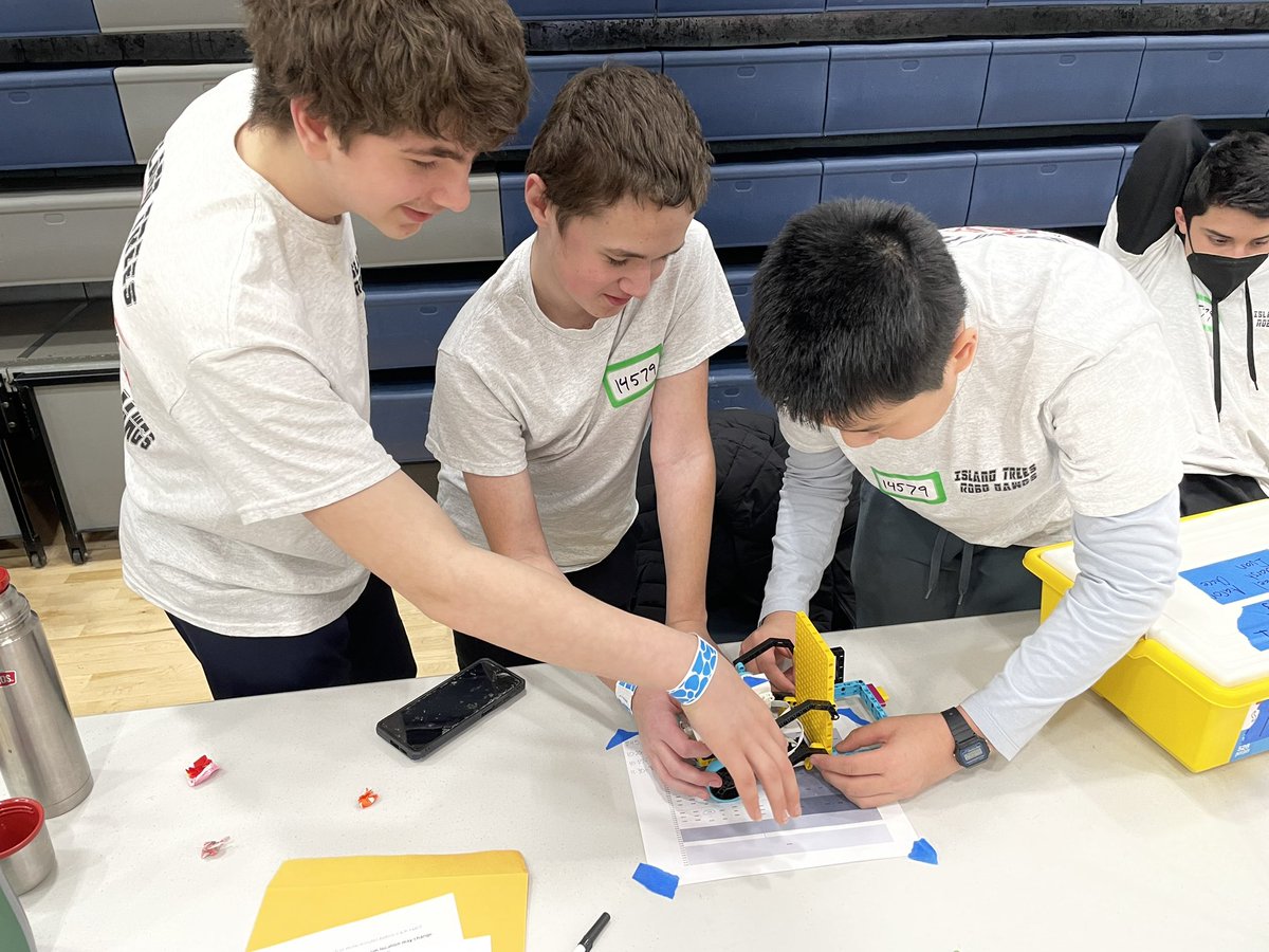cseign's tweet image. post match adjustments for @IslandtreesMMS Jr RoboDawgs