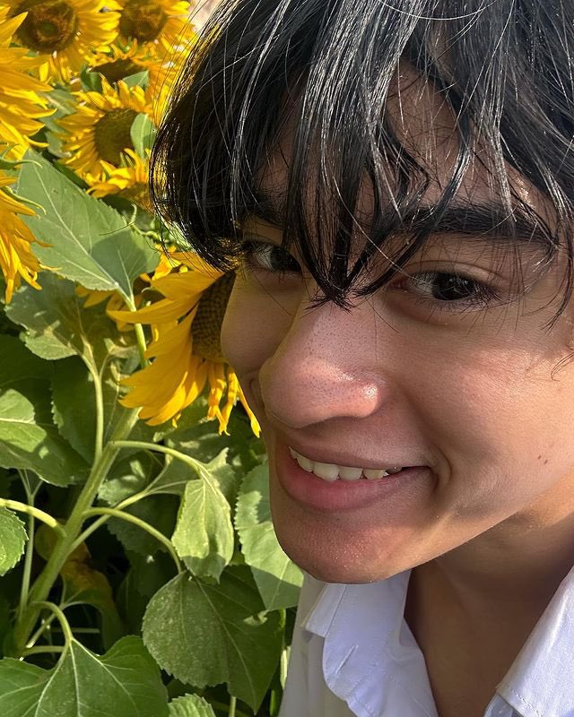 Mayte_1813's tweet photo. Owwwwww. 🥺🥺🥺😭
Las flores favoritas de alguien que yo conozco.,🤭🤭😘 #Jeffbacode #barcodetin https://t.co/xVsHRq0gcN