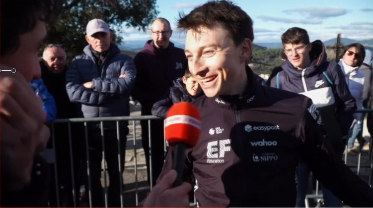Miroir2Cyclisme's tweet photo. La joie de Neilson Powless 🇺🇸 vainqueur de la 53è édition de l'Etoile de Bessèges - Tour du Gard 2023 👏
📸 La Chaine l'Equipe
#NeilsonPowless #Besseges #EDB2023 #cyclisme #cycling #ciclismo #lequipeVELO https://t.co/AOb7DB3A9n